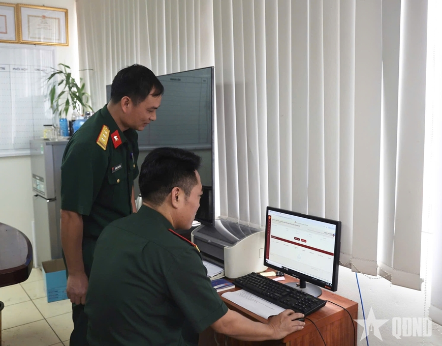 Tích cực nghiên cứu chế tạo các loại vũ khí, trang bị kỹ thuật mới